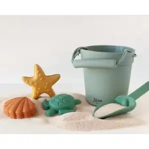 Set cubo de playa silicona verde de Kiokids